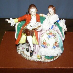 2 personnages en porcelaine et biscuit "Aelteste Volkstedter"
