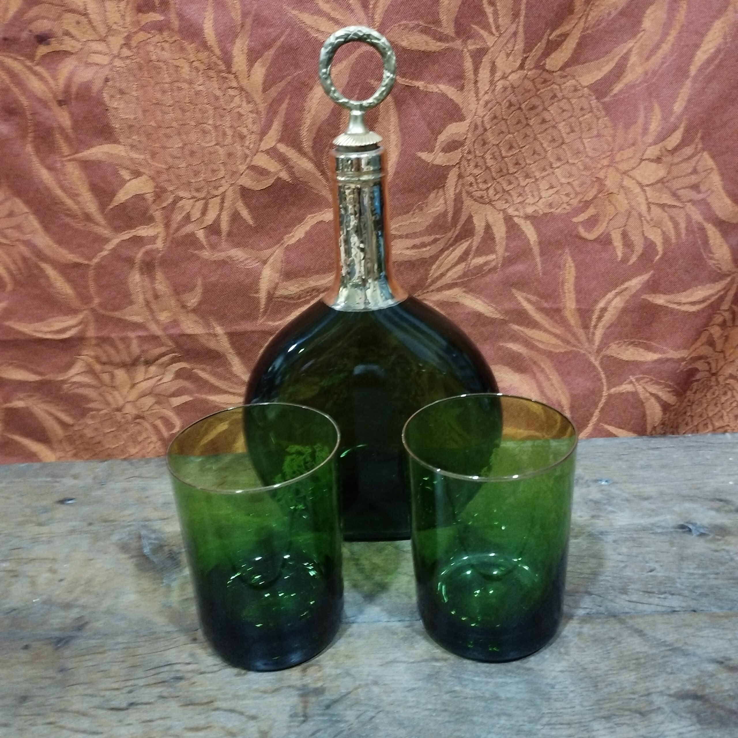ensemble anglais service à whisky en verre vert et dorure avec blason et devise : Honi soit mal y pense dieu est mon droit (devise britannique) – Image 2